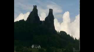 preview picture of video 'Timelapse kupovité oblačnosti nad hradem Trosky-Český ráj/Bohemian Paradise!'