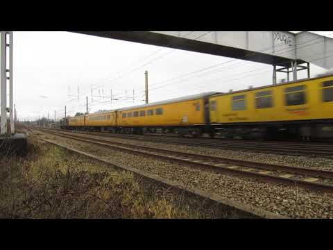 Merry Xmas!! Colas 37116 & 37057 THRASH through Balshaw Lane Jn, 23/12/17.