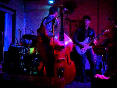 The Royal Hounds - Rock This Town