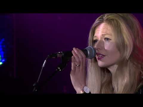 STILL CORNERS - LIVE IN BUDAPEST.