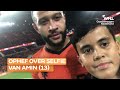 Moet Amin (13) een stadionverbod krijgen na zijn selfie met Memphis? ‘Veld betreden kan echt niet’