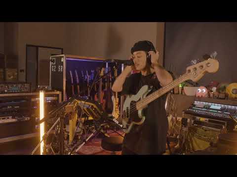 TASH SULTANA - PRETTY LADY (Live at Lonely Lands Studio)