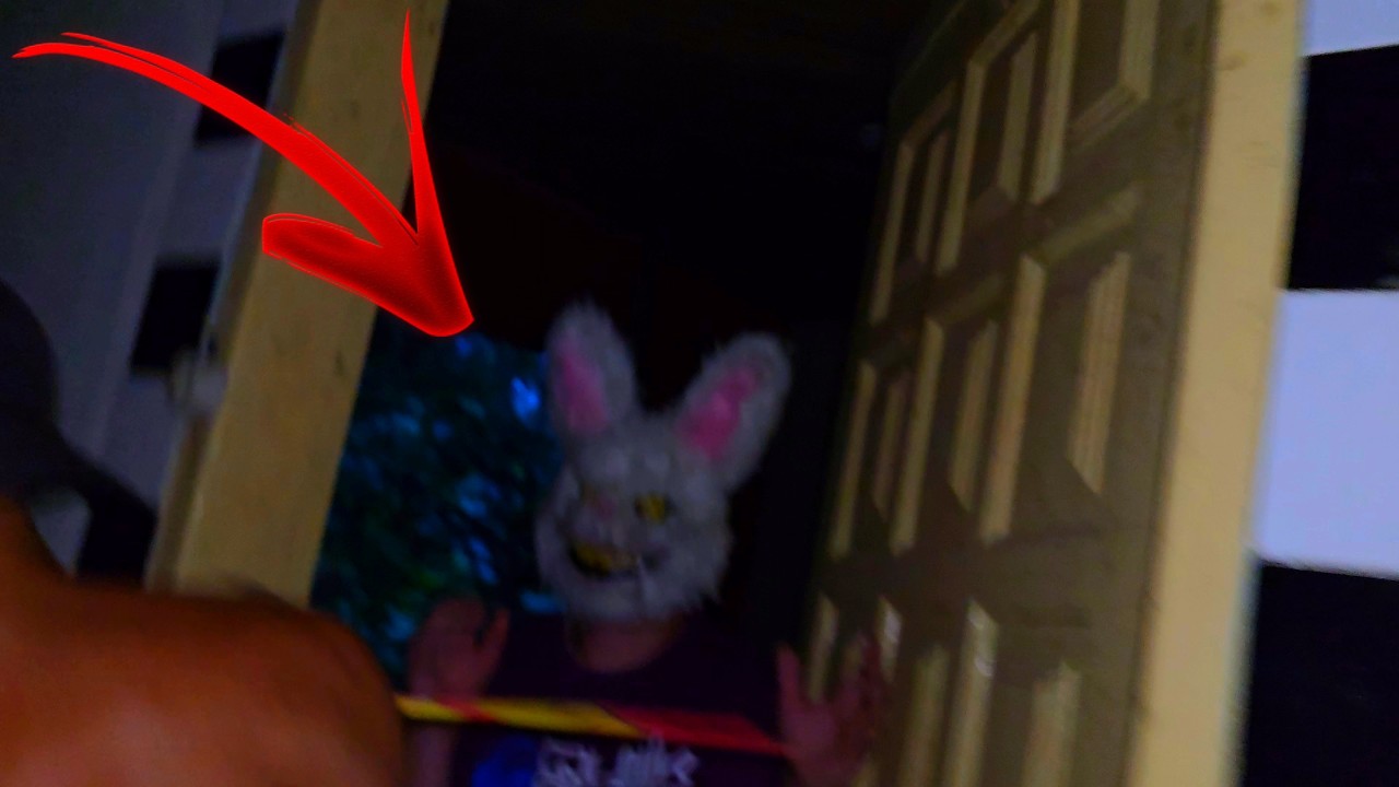 ￼CAÇANDO LENDAS NA CASA ABANDONADA 