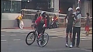 【車禍影片】 硬把人拉起來太靠背了（2023.04.18 台北市大同區承德路三段與民權西路口