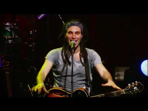 Locomondo - Τα κορίτσια ξενυχτάνε - Πίνω μπάφους και παίζω προ - Yanka (Carnival Party Athens 2015)