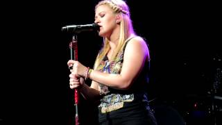 Kelly Clarkson - Fade Into You (Charlotte, NC)