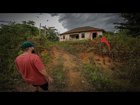 A SCARY WOMAN WAS SEEN IN THIS MYSTERIOUS HOUSE. IT'S CHILLING...