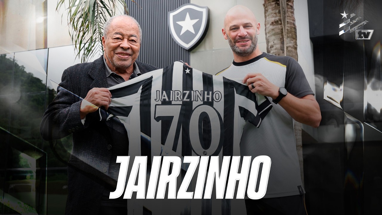 Ídolo, Jairzinho visita CT do Botafogo, ganha camisa e toma café da manhã com Franclim Carvalho