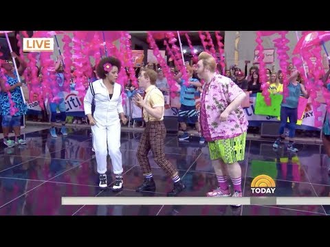 The cast of Spongebob Squarepants performing “Hero Is My Middle Name" [LIVE]