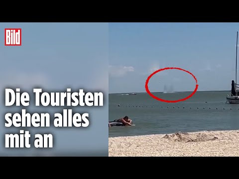 Mitten am Strand: Russen-Kampfjet stürzt ins Meer
