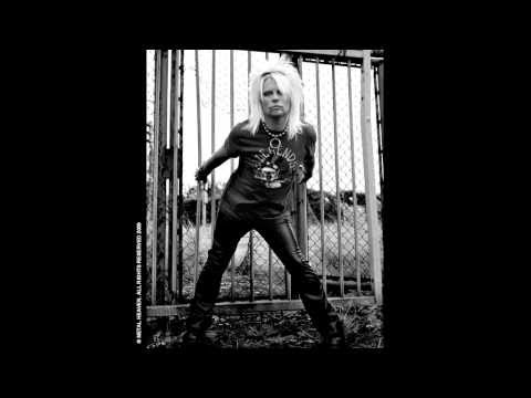 Nasty Idols - Rock Out