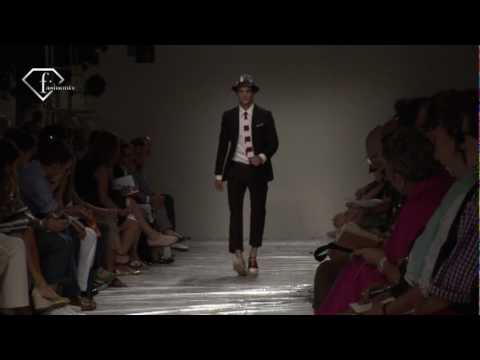 fashiontv | FTV.com - MOSCHINO - MEN S/S 2010 MILAN