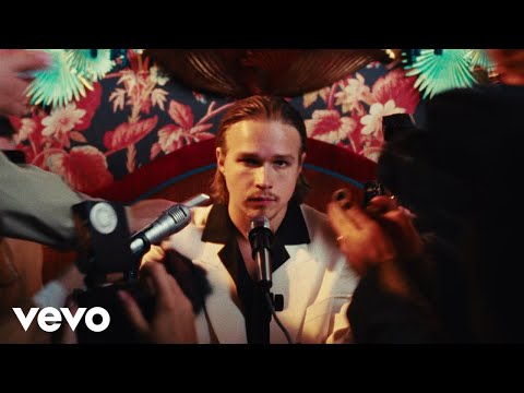 Oliver Malcolm - Off My Head (Official)