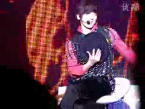 Shinhwa Minwoo Dance 14- 081231 Dancing to Nobody, Crazy, U-go-girl, Wa