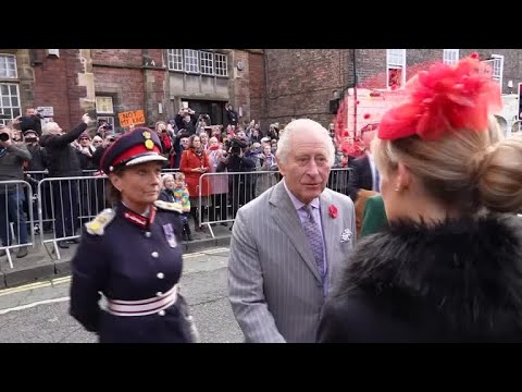 Wielka Brytania: postawienie zarzutów mężczyźnie, który rzucał jajkami w króla Karola | TV Republika