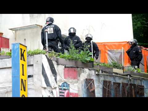 Polizei stürmt alternatives Zentrum B5 in der Schanze