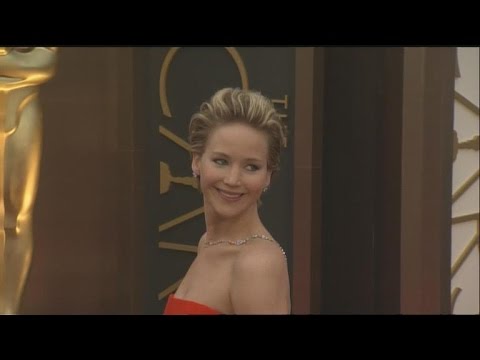 Alleged sex tape, Markle stuns, fitness guru remembered, Lipa's divisive drink | Sunrise ▶19:52