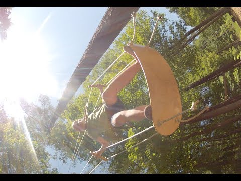 Installation einer 12 Meter hohen Swurfer-Schaukel zwischen zwei Baumstämmen!