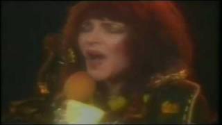 Kate Bush - James And The Cold Gun Live