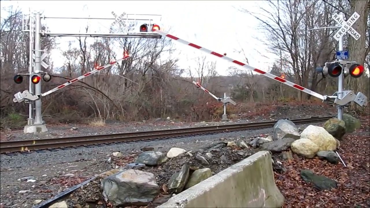 The Safest Grade Crossing In America (720p Archive video)