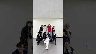 Download lagu [🎥] iKON - 딴따라 Tantara Performance with ATEEZ #Shorts mp3