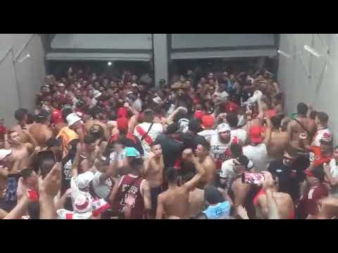 "LOS BORRACHOS SALIENDO DEL MONUMENTAL 12/03/2023" Barra: Los Borrachos del Tablón • Club: River Plate