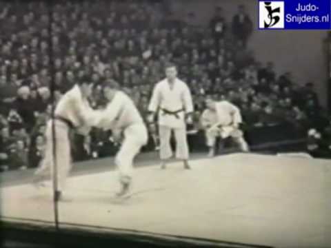 Judo 1961 Paris: Kim (KOR) - Alpers (GER)  [open].