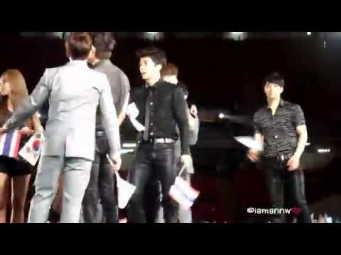 [FANCAM] 120407 2PM,2AM,Miss-A @ MBC Korean Music Wave in BKK 2012 (ending)