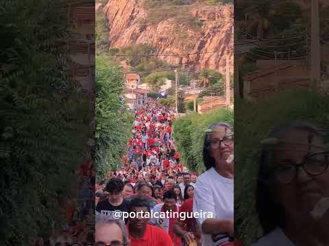 Multidão de fiéis em Catingueira durante abertura da Festa de São Sebastião 2024