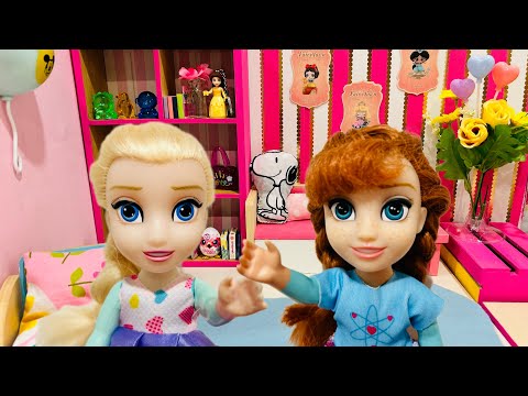 CLEANING The Room ! Elsa & Anna toddlers - fun - clean up - marshmallows - surprise