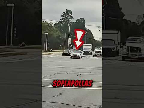 Karma instantáneo para un conductor imprudente que bloqueó a una ambulancia