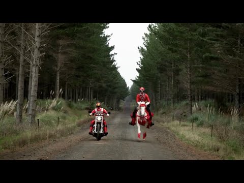 Carrera entre el Ranger rojo Samurai y el Ranger rojo Rpm