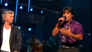 Luis Fonsi - No me doy por vencido y Aqui Estoy Yo [Live Premios Lo Nuestro].flv