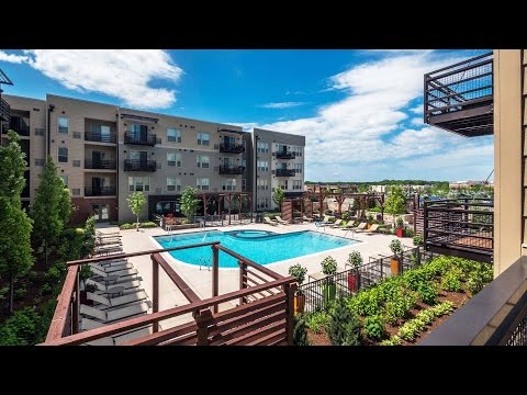 Tour the resort-style amenities at Tapestry Glenview apartments