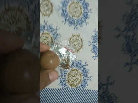 lindt lindor chocolate balls red colour eating 😋😋👌👌👍👍please subscribe 🙏🙏😭😭