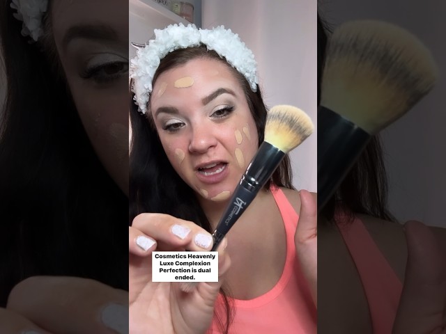 Vídeo relacionado con IT Cosmetics, Brocha Dual para Base de Maquillaje y Corrector, Mejor Acabado, Cerdas Resistentes y Ultrasuaves, Heavenly Luxe Complexion Perfection No. 7