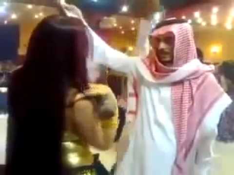اموال الشعوب توزع على العاهرات