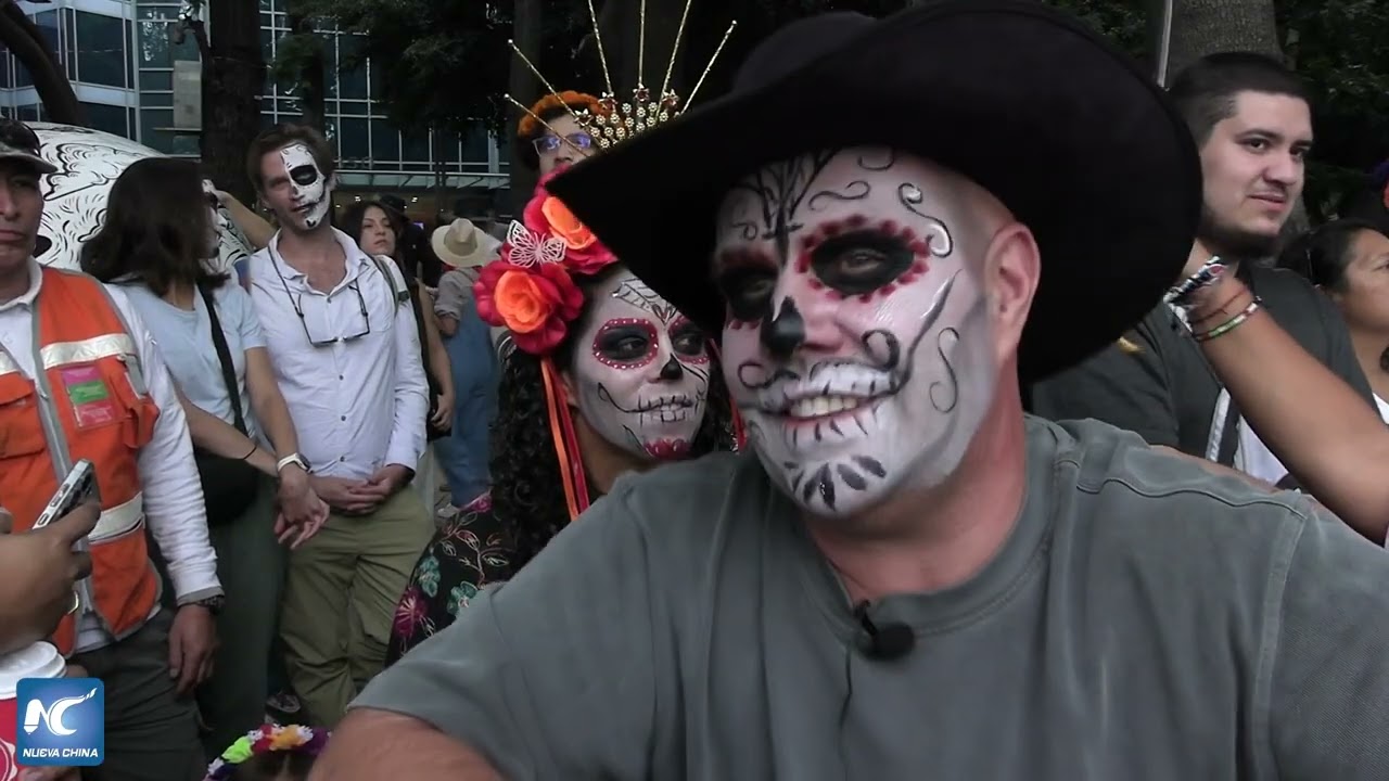 Color, música y tradición inundan la Ciudad de México durante Gran Desfile de Día de Muertos