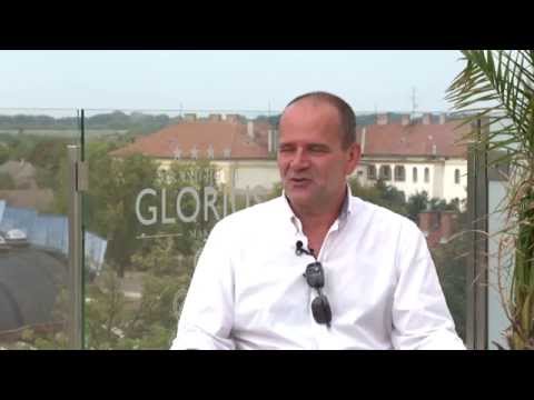 Társalgó  : vendég Gyüdi Sándor