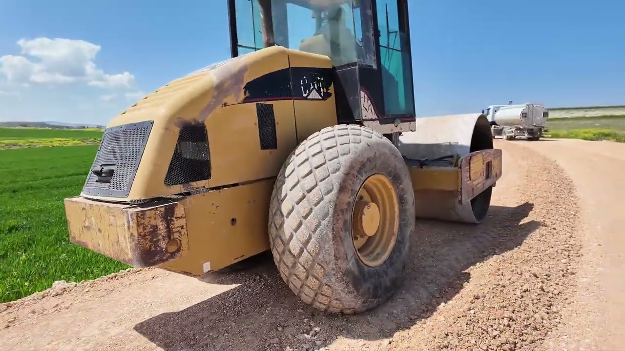 BÜYÜKŞEHİR, 14 KİLOMETRELİK GRUP YOLUNU ASFALTLA BULUŞTURUYOR