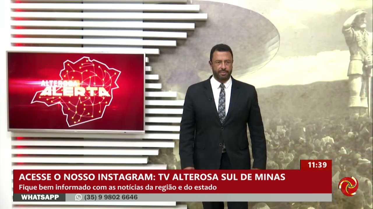 Bombeiros combatem incêndio em carreta em Muzambinho