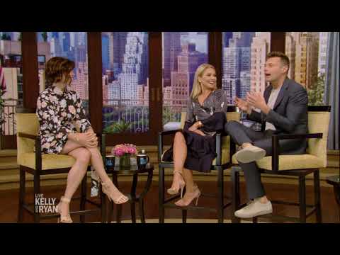 Neve Campbell Keeps in Touch with the "Party of Five" Cast