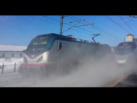 MUST SEE!! Acela & Regional meet with horn blast!