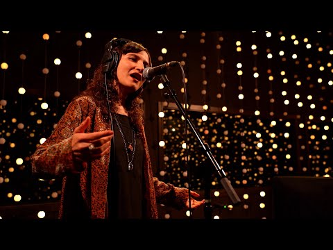 Karen y Los Remedios - Canario (Live on KEXP)