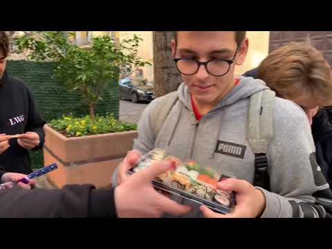 MANGIAMO SUSHI DEL SUPERMERCATO.ABBIAMO VOMITATO??