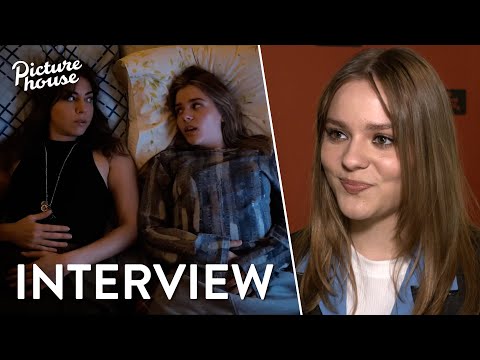 Thumbnail of the video: Interview with Maisy Stella