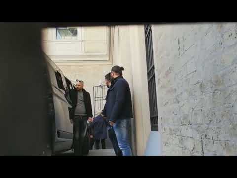 Ancona, l'arrivo di Fedez e Shablo in tribunale