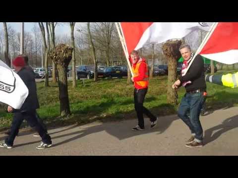 Aankomst supporters van Leerdam Sport '55 bij de streekderby tegen L.R.C Leerdam