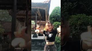 Download lagu TIKTOK VIRAL JOGED BALI | ADA YANG MAU NGIBING GAK? #shorts #tiktokviral #tiktokbali #jogedbali mp3