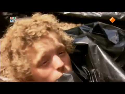 Boer Frans & Lytse Frans in Duitsland 4 - Man Bijt Hond